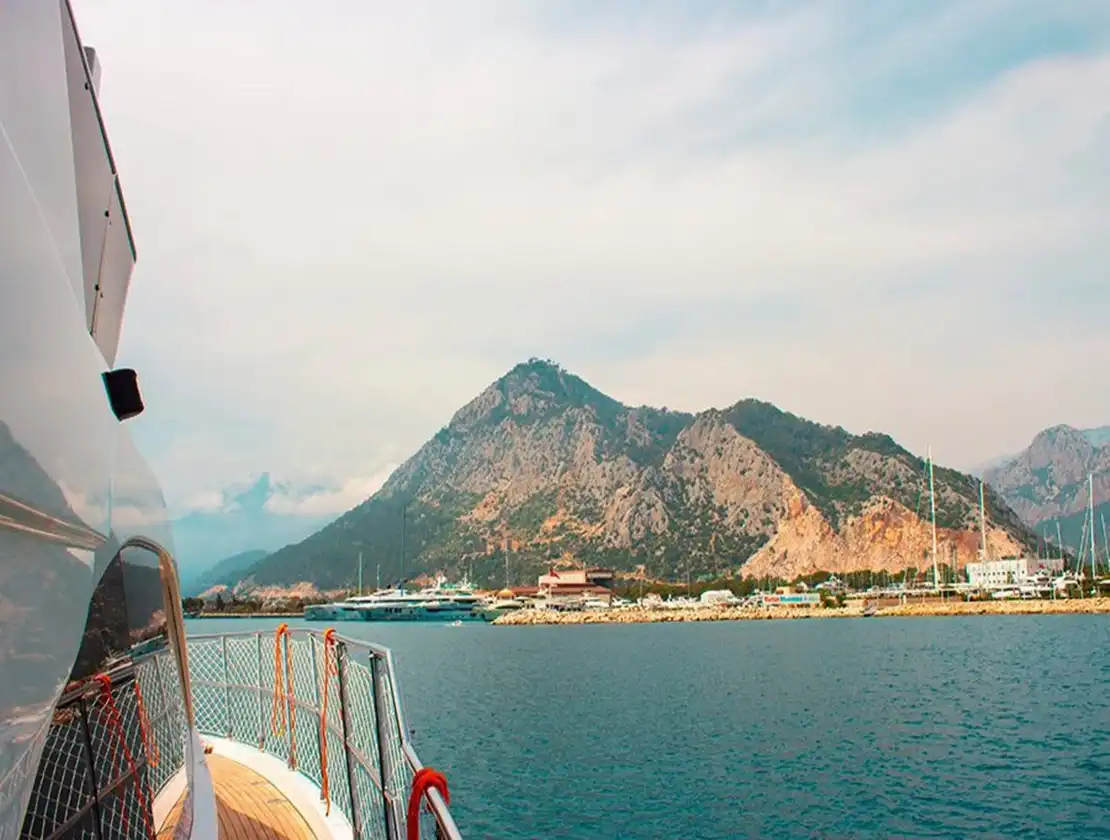 Antalya Yacht Rental 19m Custom 62